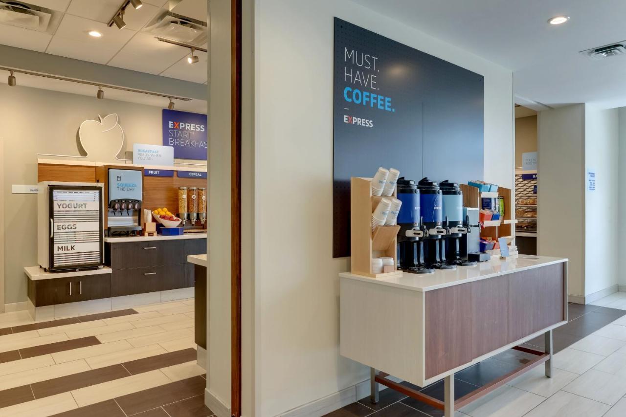 Holiday Inn Express - Wilmington - Porters Neck By Ihg Экстерьер фото