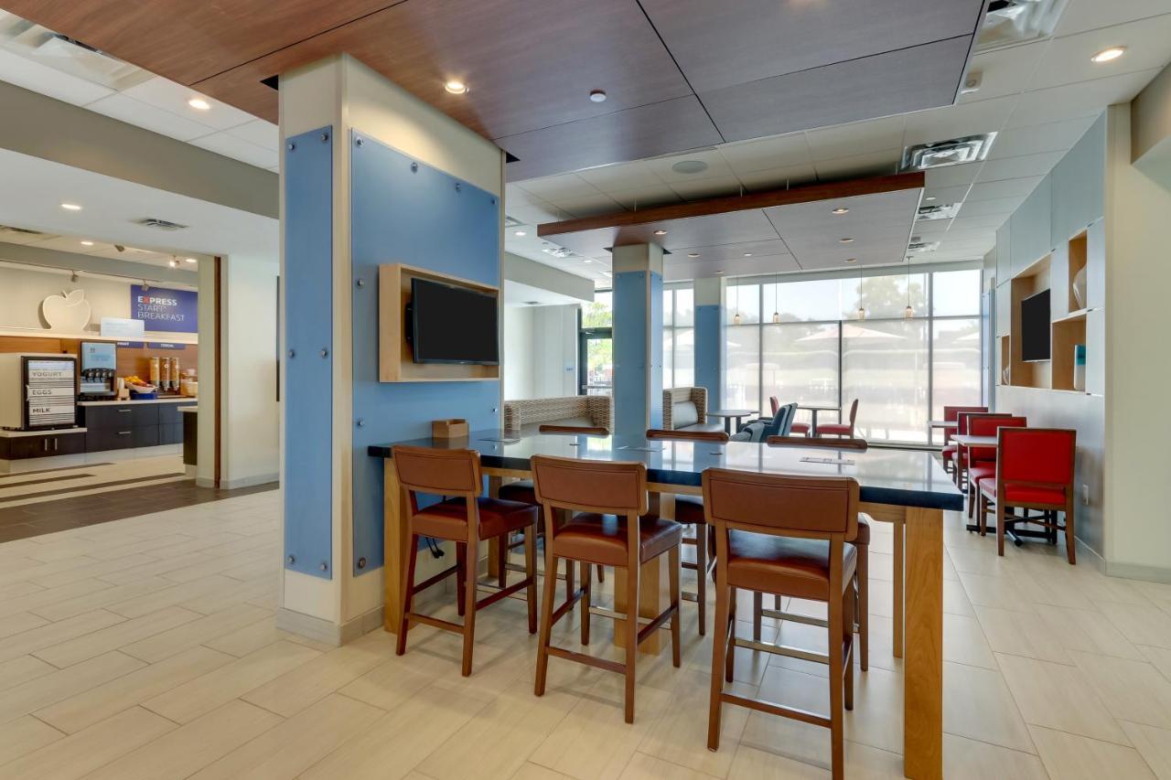 Holiday Inn Express - Wilmington - Porters Neck By Ihg Экстерьер фото