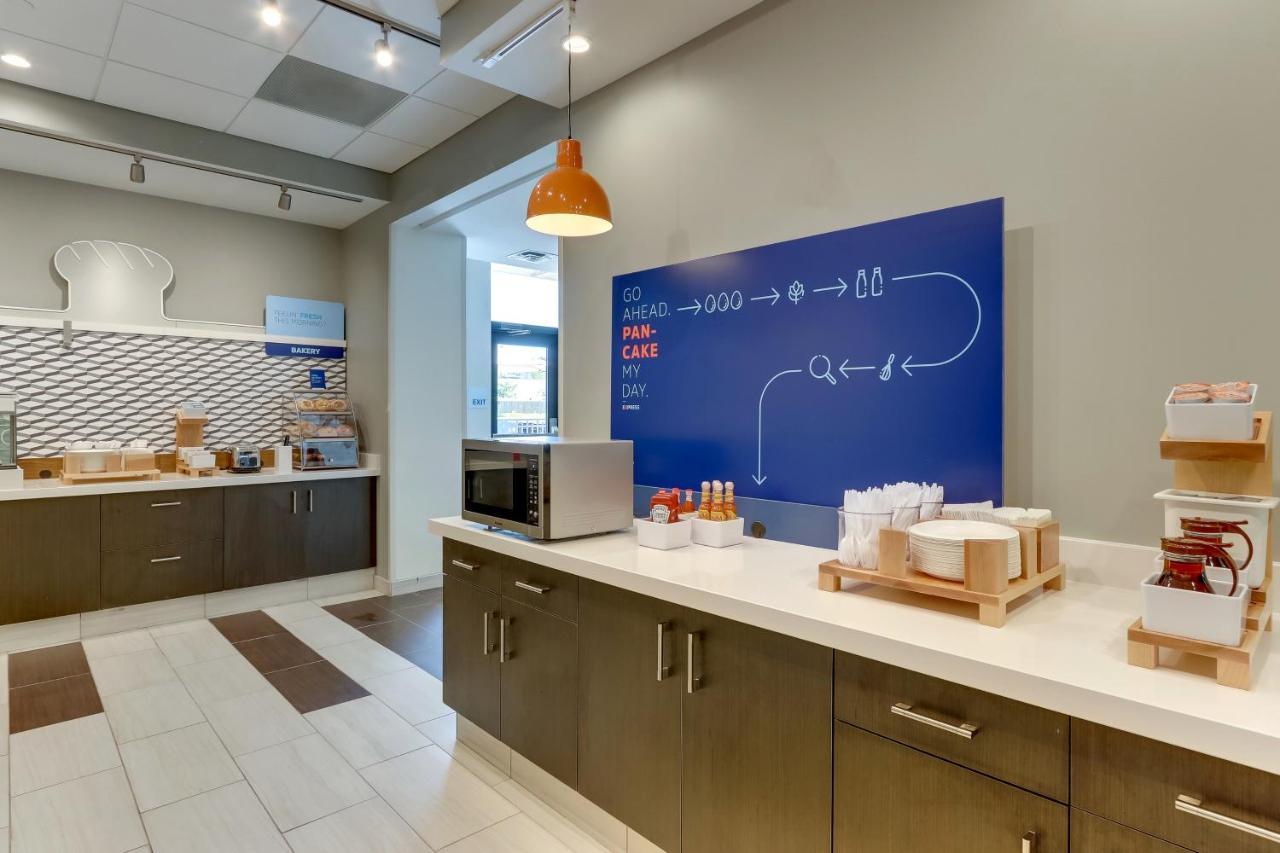 Holiday Inn Express - Wilmington - Porters Neck By Ihg Экстерьер фото